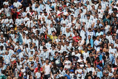 16.06.2018. Moskova, Rusya: Arjantin ve İzlandaca hayranları arasında Arjantin v İzlanda Moscow Spartak stadyumu FIFA Dünya Kupası Rusya 2018, D grubu, futbol maçı maçtan önce standları renk.