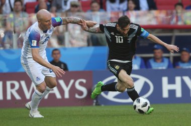 16.06.2018. Moskova, Rusya: Messi ve Hallfredsson FIFA Dünya Kupası Rusya 2018, D grubu, maç sırasında eylem futbol maçı arasında Arjantin v İzlanda Moscow Spartak stadyumu.