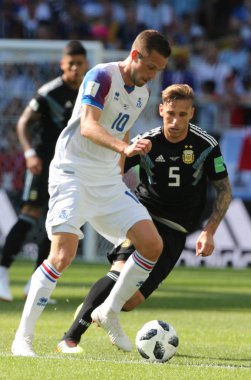 16.06.2018. Moskova, Rusya: Sigurdsson ve Biglia FIFA Dünya Kupası Rusya 2018, D grubu, maç sırasında eylem futbol maçı arasında Arjantin v İzlanda Moscow Spartak stadyumu.