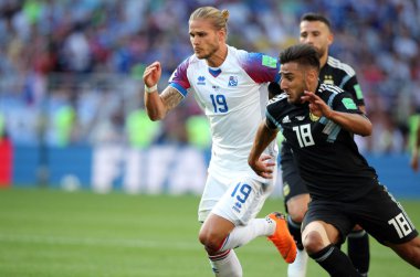 16.06.2018. Moskova, Rusça: Gislason ve Salvio FIFA Dünya Kupası Rusya 2018, D grubu, maç sırasında eylem futbol maçı arasında Arjantin v İzlanda Moscow Spartak stadyumu.