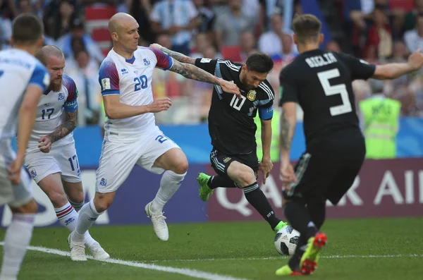 16.06.2018. Moskova, Rusya: Messi ve Hallfredsson FIFA Dünya Kupası Rusya 2018, D grubu, maç sırasında eylem futbol maçı arasında Arjantin v İzlanda Moscow Spartak stadyumu.