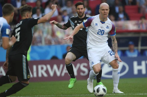 16.06.2018. Moskova, Rusya: Messi ve Hallfredsson FIFA Dünya Kupası Rusya 2018, D grubu, maç sırasında eylem futbol maçı arasında Arjantin v İzlanda Moscow Spartak stadyumu.