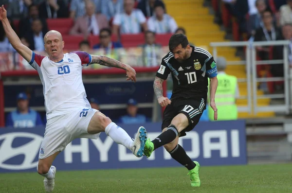 16.06.2018. Moskova, Rusya: Messi ve Hallfredsson FIFA Dünya Kupası Rusya 2018, D grubu, maç sırasında eylem futbol maçı arasında Arjantin v İzlanda Moscow Spartak stadyumu.