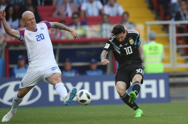 16.06.2018. Moskova, Rusya: Messi ve Hallfredsson FIFA Dünya Kupası Rusya 2018, D grubu, maç sırasında eylem futbol maçı arasında Arjantin v İzlanda Moscow Spartak stadyumu.