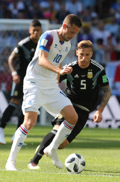 16.06.2018. Moskova, Rusya: Sigurdsson ve Biglia FIFA Dünya Kupası Rusya 2018, D grubu, maç sırasında eylem futbol maçı arasında Arjantin v İzlanda Moscow Spartak stadyumu.
