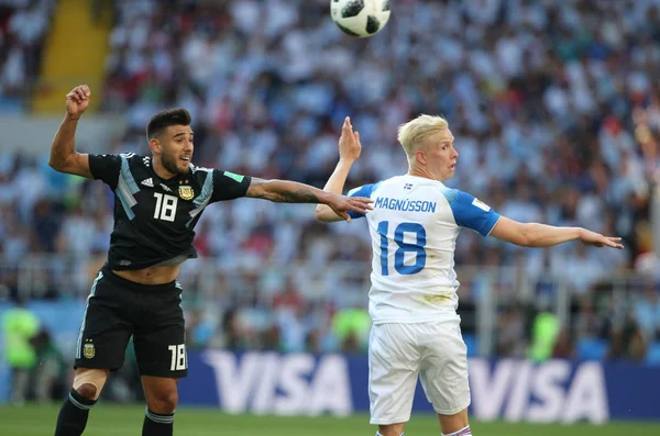 16.06.2018. Moskova, Rusya: Salvio ve Magnusson FIFA Dünya Kupası Rusya 2018, D grubu, maç sırasında eylem futbol maçı arasında Arjantin v İzlanda Moscow Spartak stadyumu.