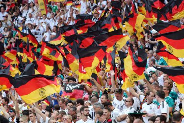 17.06.2018. Moskova, Rusya: Alman ve Meksika hayranları FIFA Dünya Kupası Rusya 2018, F Grubu, futbolda tribünlerde Almanya v Meksika Moskova'da Lujniki Stadyumu arasında eşleme.