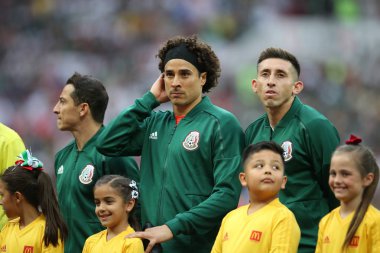 17.06.2018. Moskova, Rusya: Meksika takımı, futbol FIFA Dünya Kupası Rusya 2018, F Grubu önce İstiklal Marşı sırasında maç arasında Almanya v Meksika Moskova'da Lujniki Stadyumu.