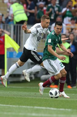 17.06.2018. Moskova, Rusya: Almanya v Meksika Moskova'da Lujniki Stadyumu arasında Kimmich ve Lozano eylem sırasında futbol FIFA Dünya Kupası Rusya 2018, F grubu eşleme.