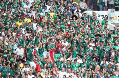 17.06.2018. Moskova, Rusya: FIFA Dünya Kupası Rusya 2018, F Grubu, futbol tribünlerde taraftarlara Meksika Almanya v Meksika Moskova'da Lujniki Stadyumu arasında eşleme.