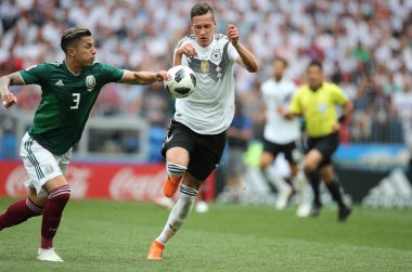 17.06.2018. Moskova, Rusya: Almanya v Meksika Moskova'da Lujniki Stadyumu arasında Salcedo ve Draxler eylem sırasında futbol FIFA Dünya Kupası Rusya 2018, F grubu eşleme.