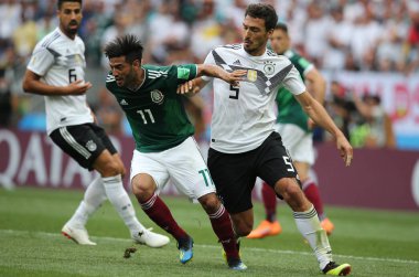 17.06.2018. Moskova, Rusya: Almanya v Meksika Moskova'da Lujniki Stadyumu arasında Vela ve Hummel eylem sırasında futbol FIFA Dünya Kupası Rusya 2018, F grubu eşleme.