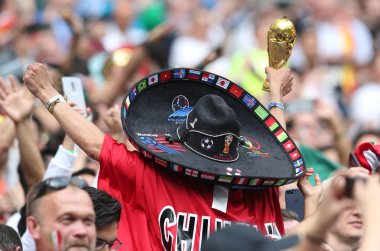 17.06.2018. Moskova, Rusya: Meksikalılar hayranları Lozano gol FIFA Dünya Kupası Rusya 2018, F Grubu, futbol maçında Almanya v Meksika Moskova'da Lujniki Stadyumu arasında kutlamak.