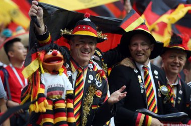 17.06.2018. Moskova, Rusya: Alman ve Meksika hayranları FIFA Dünya Kupası Rusya 2018, F Grubu, futbolda tribünlerde Almanya v Meksika Moskova'da Lujniki Stadyumu arasında eşleme.