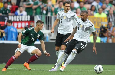 17.06.2018. Moskova, Rusya: Almanya v Meksika Moskova'da Lujniki Stadyumu arasında Hernandez ve Layun eylem sırasında futbol FIFA Dünya Kupası Rusya 2018, F grubu eşleme.