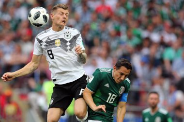 17.06.2018. Moskova, Rusya: Almanya v Meksika Moskova'da Lujniki Stadyumu arasında Kroos ve Guardado eylem sırasında futbol FIFA Dünya Kupası Rusya 2018, F grubu eşleme.