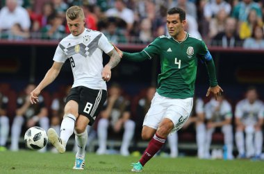 17.06.2018. Moskova, Rusya: Almanya v Meksika Moskova'da Lujniki Stadyumu arasında Kroos ve Marquez eylem sırasında futbol FIFA Dünya Kupası Rusya 2018, F grubu eşleme.
