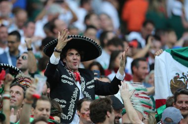 17.06.2018. Moskova, Rusya: Meksikalılar hayranları FIFA Dünya Kupası Rusya 2018, F Grubu, futbol maçında Almanya v Meksika Moskova'da Lujniki Stadyumu arasında zafer kutluyor.