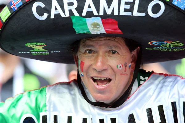 17.06.2018. Moskova, Rusya: Alman ve Meksika hayranları FIFA Dünya Kupası Rusya 2018, F Grubu, futbolda tribünlerde Almanya v Meksika Moskova'da Lujniki Stadyumu arasında eşleme.