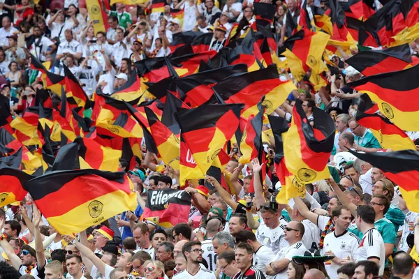 17.06.2018. Moskova, Rusya: Alman ve Meksika hayranları FIFA Dünya Kupası Rusya 2018, F Grubu, futbolda tribünlerde Almanya v Meksika Moskova'da Lujniki Stadyumu arasında eşleme.