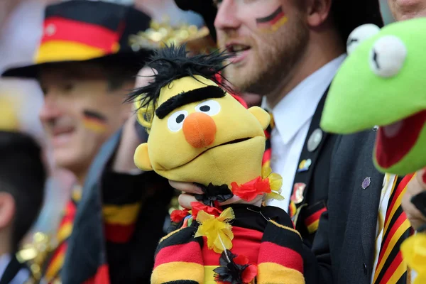 17.06.2018. Moskova, Rusya: Alman ve Meksika hayranları FIFA Dünya Kupası Rusya 2018, F Grubu, futbolda tribünlerde Almanya v Meksika Moskova'da Lujniki Stadyumu arasında eşleme.