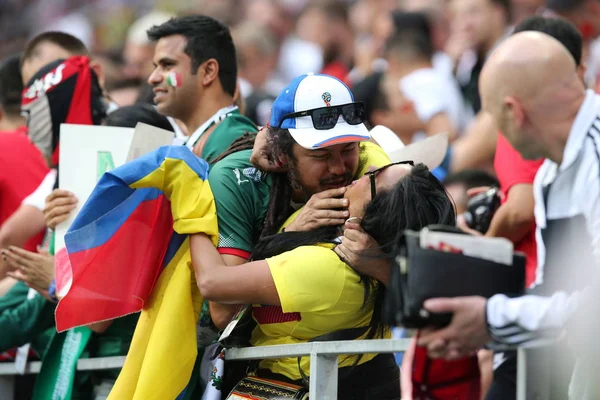 17.06.2018. Moskova, Rusya: Alman ve Meksika hayranları FIFA Dünya Kupası Rusya 2018, F Grubu, futbolda tribünlerde Almanya v Meksika Moskova'da Lujniki Stadyumu arasında eşleme.