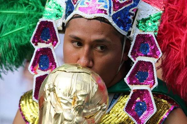 17.06.2018. Moskova, Rusya: Alman ve Meksika hayranları FIFA Dünya Kupası Rusya 2018, F Grubu, futbolda tribünlerde Almanya v Meksika Moskova'da Lujniki Stadyumu arasında eşleme.