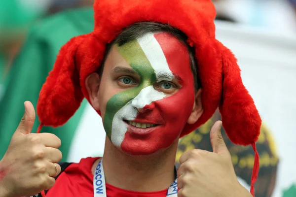 17.06.2018. Moskova, Rusya: Alman ve Meksika hayranları FIFA Dünya Kupası Rusya 2018, F Grubu, futbolda tribünlerde Almanya v Meksika Moskova'da Lujniki Stadyumu arasında eşleme.