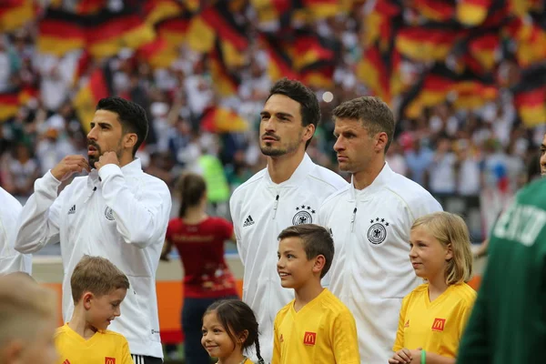 17.06.2018. Moskova, Rusya: Alman ekibi, futbol FIFA Dünya Kupası Rusya 2018, F Grubu önce İstiklal Marşı sırasında maç arasında Almanya v Meksika Moskova'da Lujniki Stadyumu.