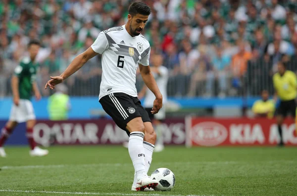 17.06.2018. Moskova, Rusya: Khedira eylem sırasında FIFA Dünya Kupası Rusya 2018, F Grubu, futbol maç arasında Almanya v Meksika Moskova'da Lujniki Stadyumu.