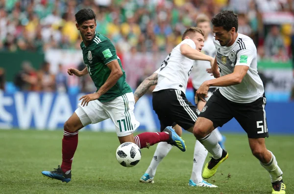 17.06.2018. Moskova, Rusya: Vela ve Khedira eylem sırasında futbol FIFA Dünya Kupası Rusya 2018, F Grubu Almanya v Meksika Moskova'da Lujniki Stadyumu arasında eşleme.