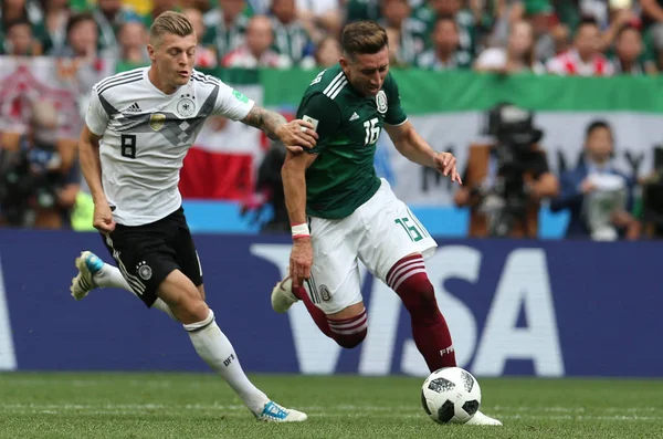 17.06.2018. Moskova, Rusya: Kroos ve Herrera, futbol FIFA Dünya Kupası Rusya 2018, F Grubu sırasında eylem Almanya v Meksika Moskova'da Lujniki Stadyumu arasında eşleme.