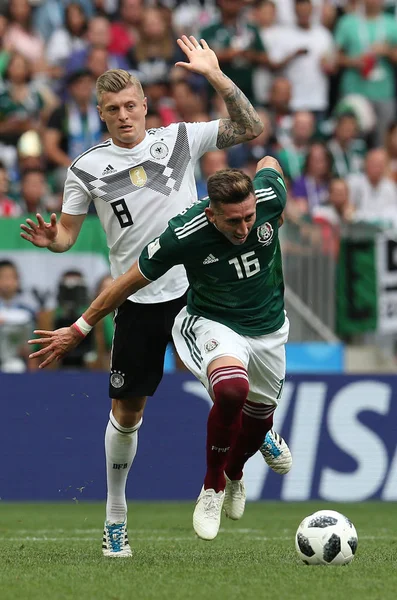 17.06.2018. Moskova, Rusya: Kroos ve Herrera, futbol FIFA Dünya Kupası Rusya 2018, F Grubu sırasında eylem Almanya v Meksika Moskova'da Lujniki Stadyumu arasında eşleme.