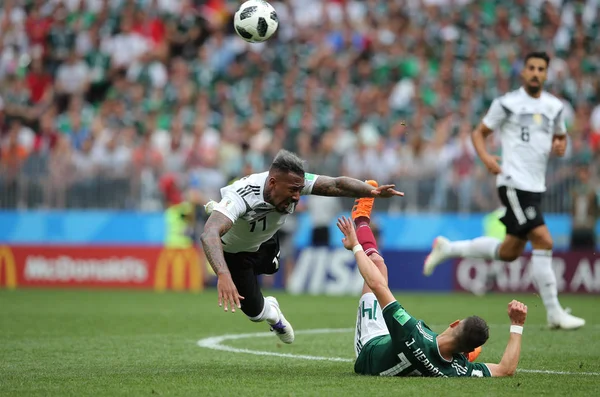17.06.2018. Moskova, Rusya: Boateng ve Hernandez, futbol FIFA Dünya Kupası Rusya 2018, F Grubu sırasında eylem Almanya v Meksika Moskova'da Lujniki Stadyumu arasında eşleme.