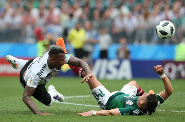 17.06.2018. Moskova, Rusya: Boateng ve Hernandez, futbol FIFA Dünya Kupası Rusya 2018, F Grubu sırasında eylem Almanya v Meksika Moskova'da Lujniki Stadyumu arasında eşleme.