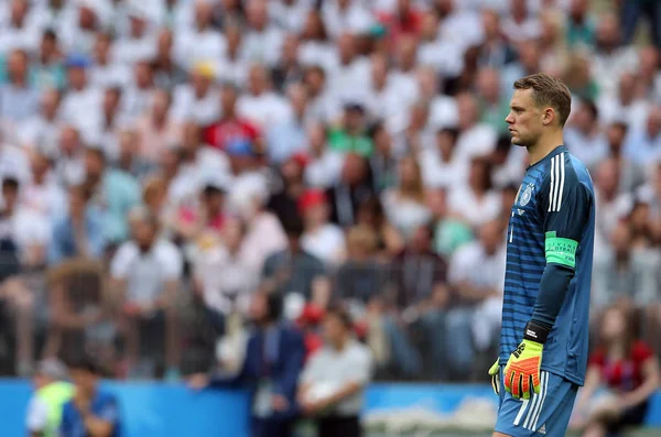 17.06.2018. Moskova, Rusya: Manuel Neuer eylem sırasında FIFA Dünya Kupası Rusya 2018, F Grubu, futbol maç arasında Almanya v Meksika Moskova'da Lujniki Stadyumu.