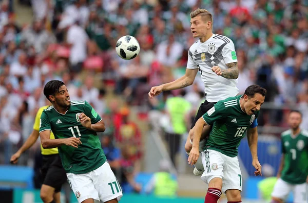 17.06.2018. Moskova, Rusya: Almanya v Meksika Moskova'da Lujniki Stadyumu arasında Vela, Kroos, Guardado eylem sırasında futbol FIFA Dünya Kupası Rusya 2018, F grubu eşleme.