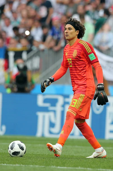 17.06.2018. Moskova, Rusya: Ochoa, futbol FIFA Dünya Kupası Rusya 2018, F Grubu sırasında eylem maç arasında Almanya v Meksika Moskova'da Lujniki Stadyumu.