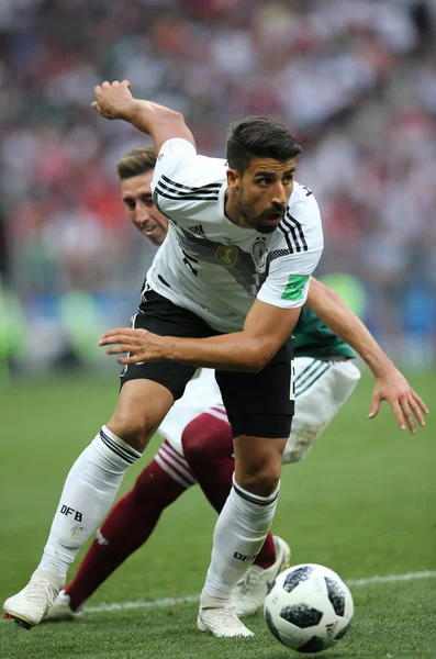 17.06.2018. Moskova, Rusya: Khedira eylem sırasında FIFA Dünya Kupası Rusya 2018, F Grubu, futbol maç arasında Almanya v Meksika Moskova'da Lujniki Stadyumu.