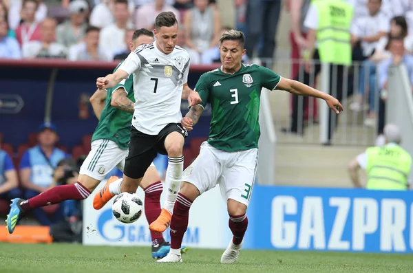 17.06.2018. Moskova, Rusya: Draxler ve Salcedo, futbol FIFA Dünya Kupası Rusya 2018, F Grubu sırasında eylem Almanya v Meksika Moskova'da Lujniki Stadyumu arasında eşleme.
