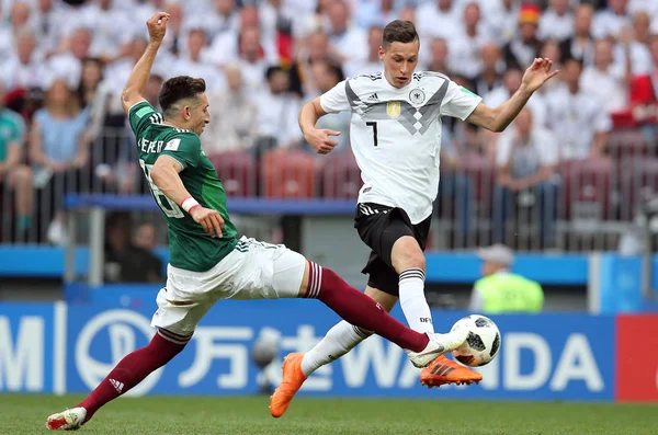 17.06.2018. Moskova, Rusya: Almanya v Meksika Moskova'da Lujniki Stadyumu arasında Herrera ve Layun eylem sırasında futbol FIFA Dünya Kupası Rusya 2018, F grubu eşleme.