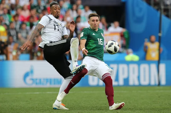 17.06.2018. Moskova, Rusya: Almanya v Meksika Moskova'da Lujniki Stadyumu arasında Boateng ve Herrera eylem sırasında futbol FIFA Dünya Kupası Rusya 2018, F grubu eşleme.