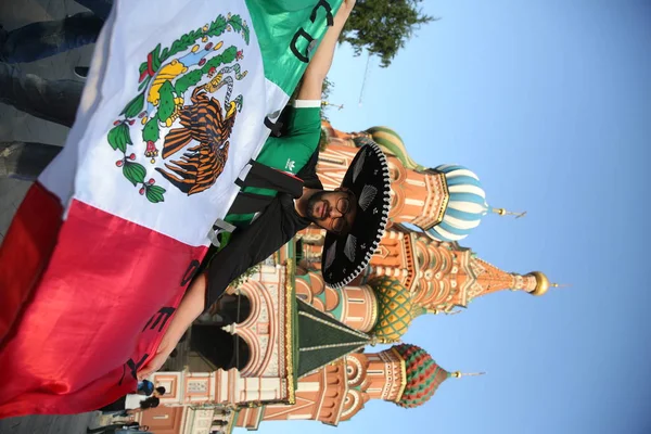 2018 Moscú Rusia Fans Colombia México Polonia Bailando Cantando Por —  Fotos de Stock