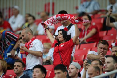 Moskova, Rusya - 19th Haziran 2018: FIFA Dünya Kupası Rusya 2018, H Grubu, futbol tribünlerde Polonya ve Senegal taraftarlara Polonya vs Senegal Moscow Spartak Stadyumu arasında eşleme.