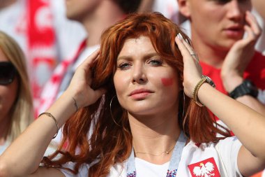 Moskova, Rusya - 19th Haziran 2018: FIFA Dünya Kupası Rusya 2018, H Grubu, futbol tribünlerde Polonya ve Senegal taraftarlara Polonya vs Senegal Moscow Spartak Stadyumu arasında eşleme.