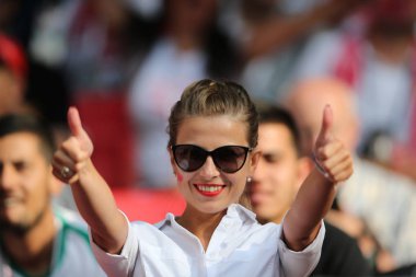 Moskova, Rusya - 19th Haziran 2018: FIFA Dünya Kupası Rusya 2018, H Grubu, futbol tribünlerde Polonya ve Senegal taraftarlara Polonya vs Senegal Moscow Spartak Stadyumu arasında eşleme.