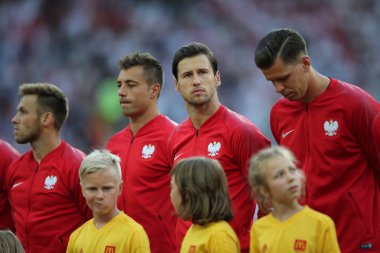 Moskova, Rusya - 19th Haziran 2018: Polonya oyuncular Milli Marşı FIFA Dünya Kupası Rusya 2018, H Grubu, futbol sırasında Polonya vs Senegal Spartak Stadium Moskova arasında eşleme