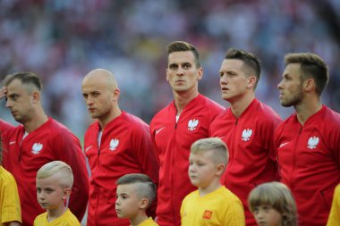 Moskova, Rusya - 19th Haziran 2018: Polonya oyuncular Milli Marşı FIFA Dünya Kupası Rusya 2018, H Grubu, futbol sırasında Polonya vs Senegal Spartak Stadium Moskova arasında eşleme