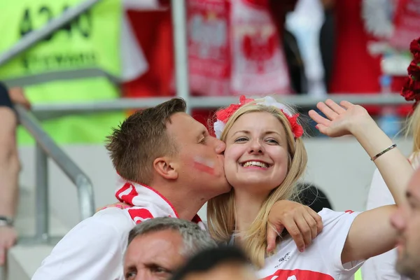 Moskova, Rusya - 19th Haziran 2018: FIFA Dünya Kupası Rusya 2018, H Grubu, futbol tribünlerde Polonya ve Senegal taraftarlara Polonya vs Senegal Moscow Spartak Stadyumu arasında eşleme.