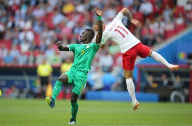 Moskova, Rusya - 19th Haziran 2018: Jan Bednarek, Şeyh n'Doye eylem sırasında FIFA Dünya Kupası Rusya 2018, H Grubu, futbol maç Polonya vs Senegal Spartak Stadium Moskova arasında
